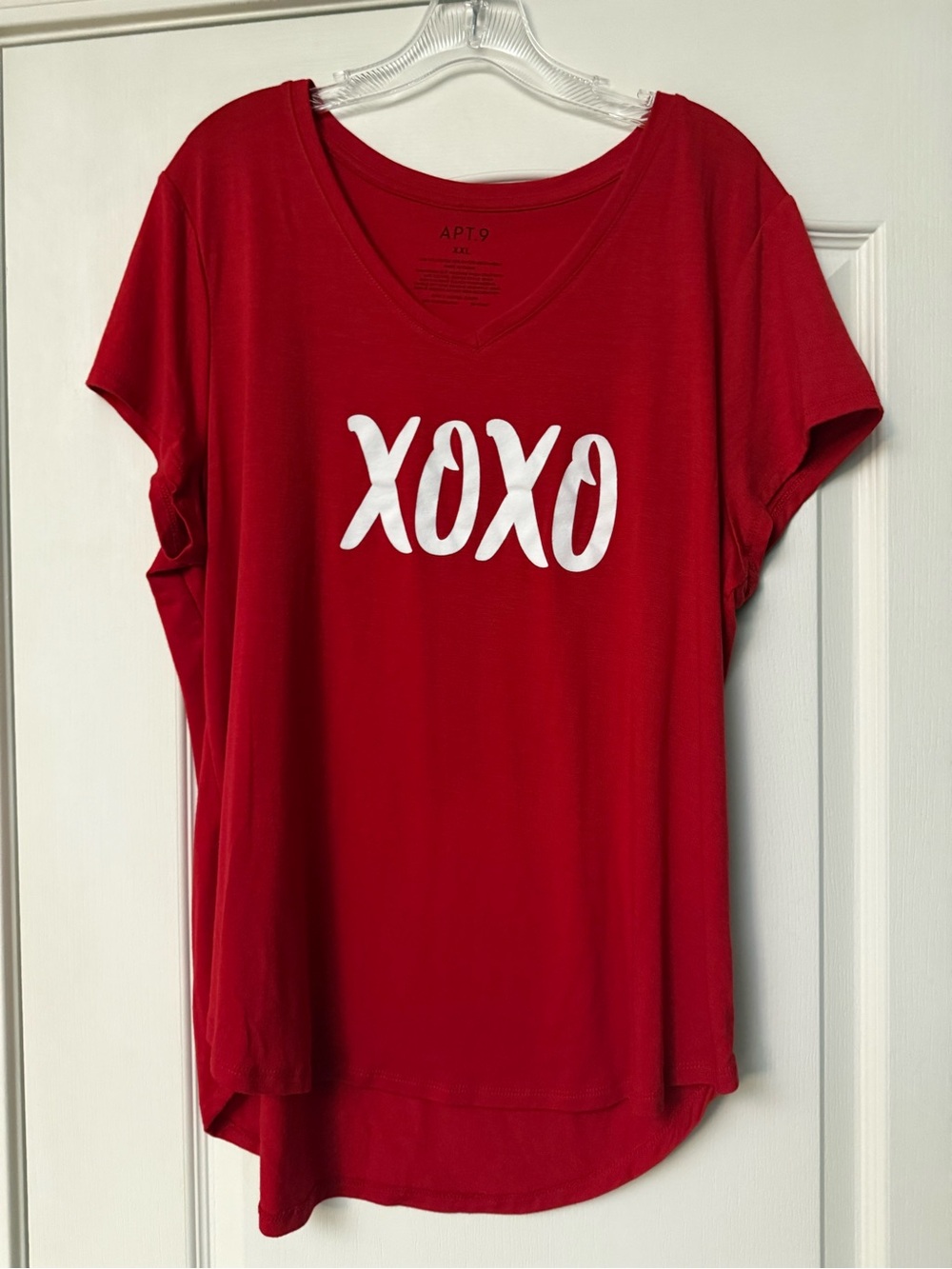 Apt. 9 Red V-Neck Tee with White XOXO Graphic